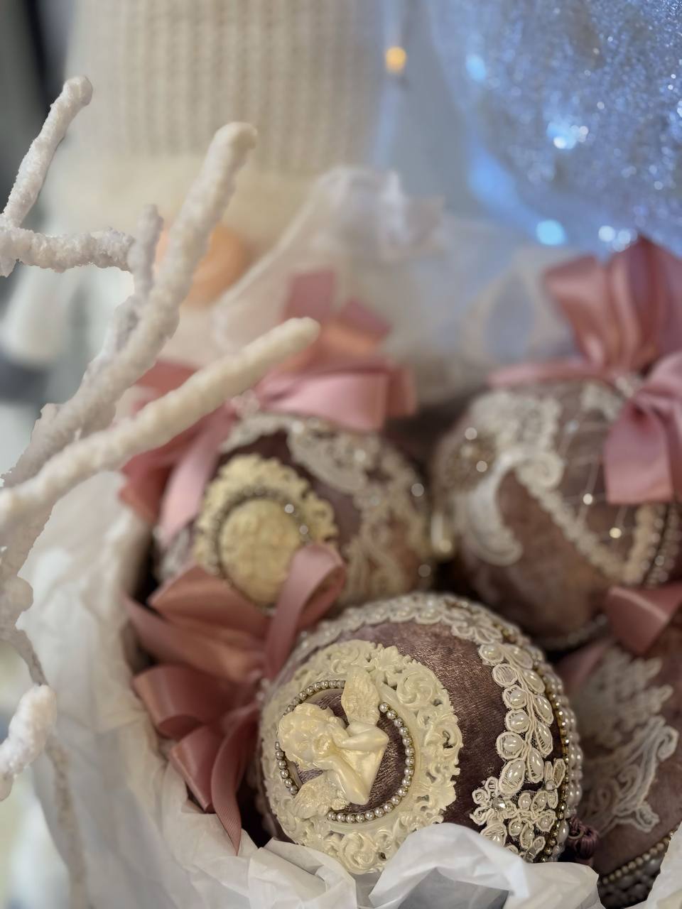 4 бр. В кутия Ръчно изработени коледни играчки.