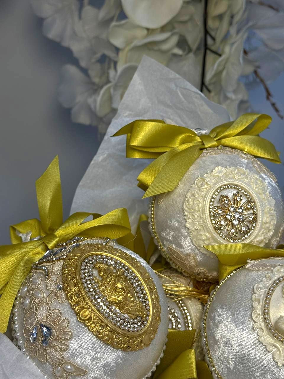 5 бр. В кутия Ръчно изработени коледни играчки.